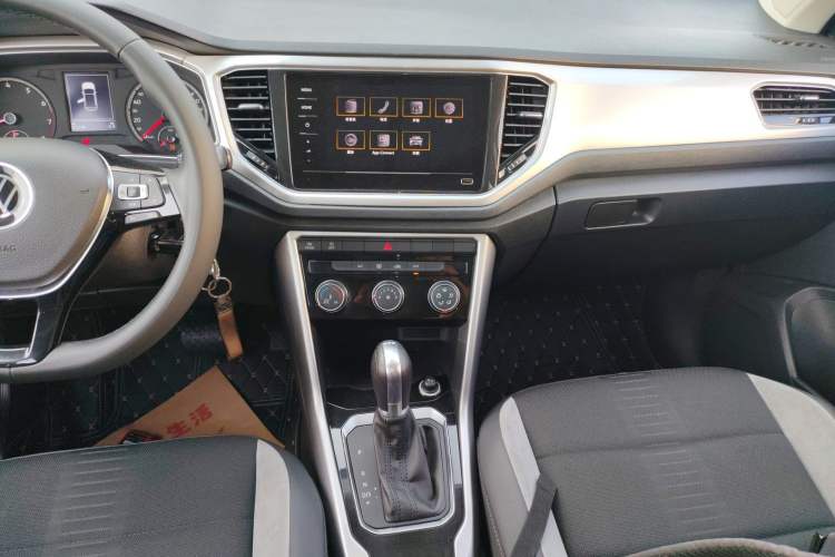 Used Volkswagen T-ROC 2021 280TSI DSG Two-Wheel Drive Elite Connect Edition Audio And AC Panel