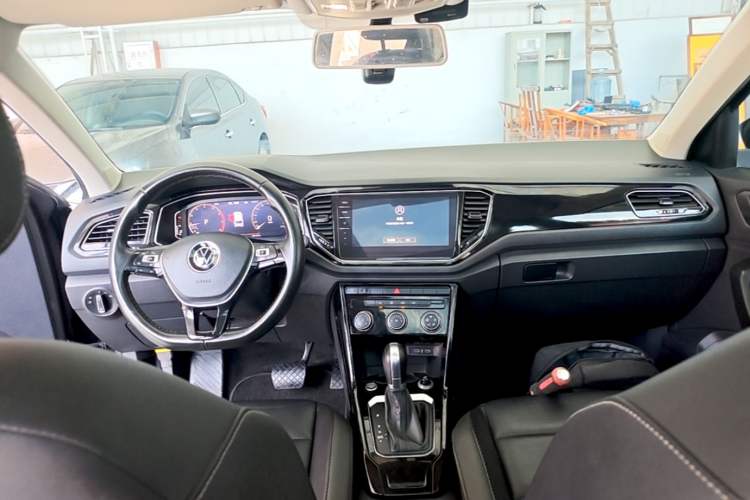 Used Volkswagen T-ROC 2021 280TSI DSG Two-Wheel Drive Comfort Connect Edition Center Console