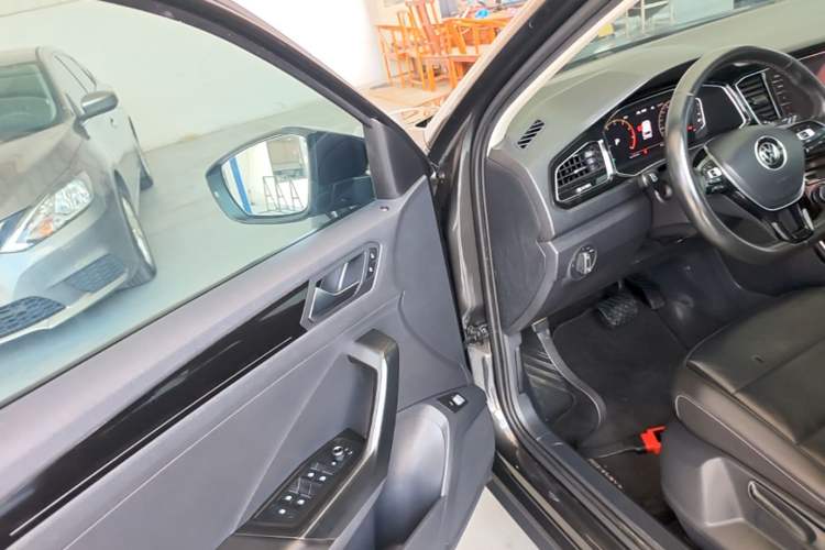 Used Volkswagen T-ROC 2021 280TSI DSG Two-Wheel Drive Comfort Connect Edition Driver Seat