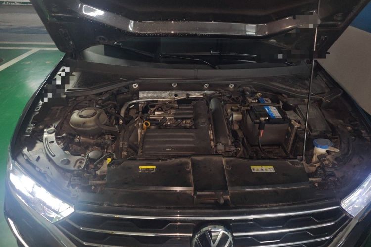 Used Volkswagen T-ROC 2021 280TSI DSG Two-Wheel Drive Elite Connect Edition Engine Bay