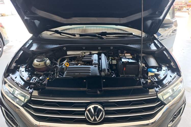 Used Volkswagen T-ROC 2021 280TSI DSG Two-Wheel Drive Comfort Connect Edition Engine Bay