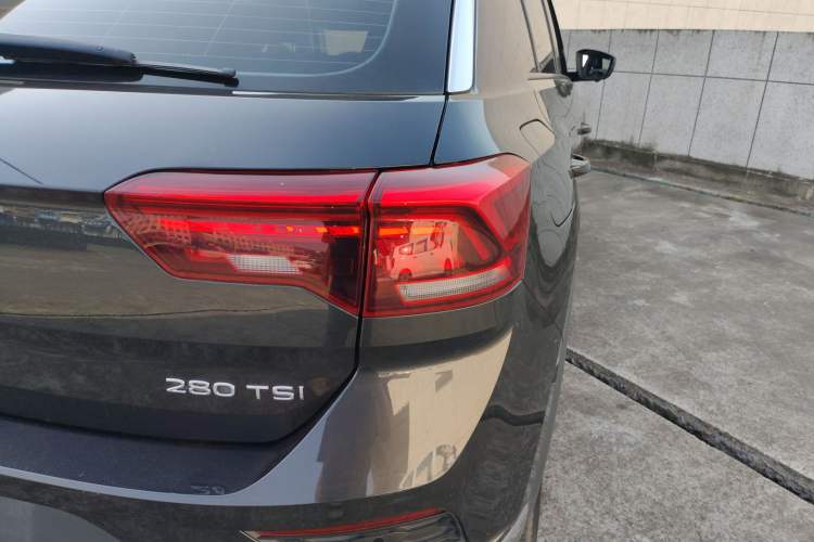 Used Volkswagen T-ROC 2021 280TSI DSG Two-Wheel Drive Elite Connect Edition Exterior 3