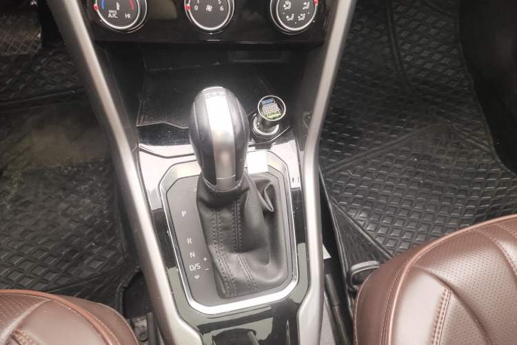 Used Volkswagen T-ROC 2021 Revised Version 280TSI DSG Two-Wheel Drive Elite Connect Edition Gear Lever
