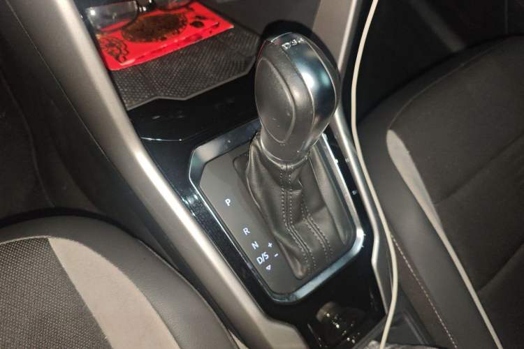 Used Volkswagen T-ROC 2021 280TSI DSG Two-Wheel Drive Elite Connect Edition Gear Lever