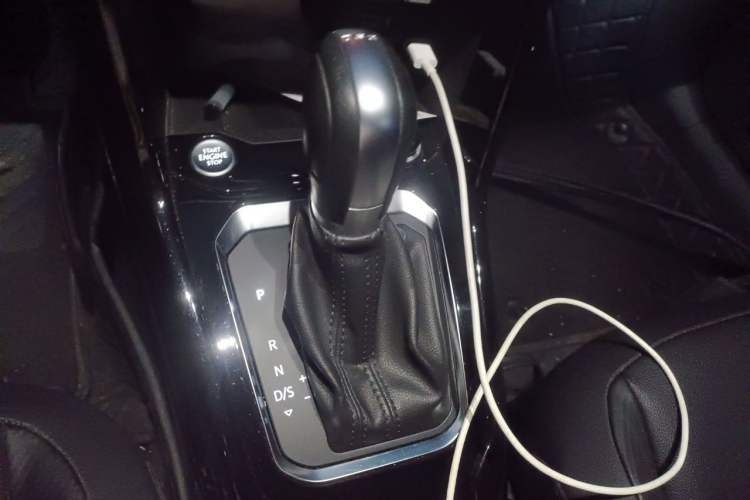 Used Volkswagen T-ROC 2021 Revised Version 280TSI DSG Two-Wheel Drive Comfort & Smart Connectivity Edition Gear Lever