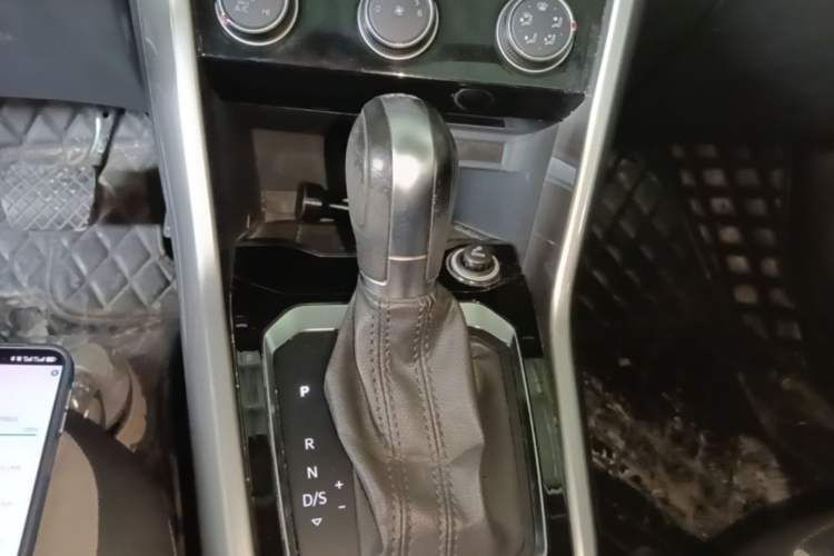 Used Volkswagen T-ROC 2021 Revised Version 280TSI DSG Two-Wheel Drive Elite Connect Edition Gear Lever
