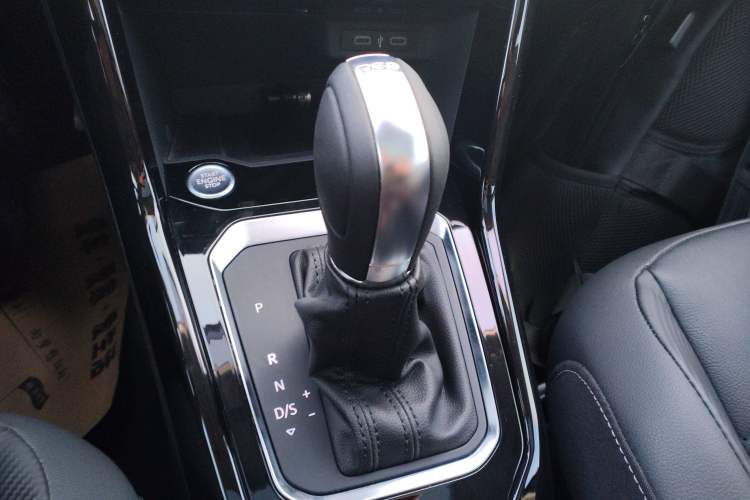 Used Volkswagen T-ROC 2021 280TSI DSG Two-Wheel Drive Comfort Connect Edition Gear Lever