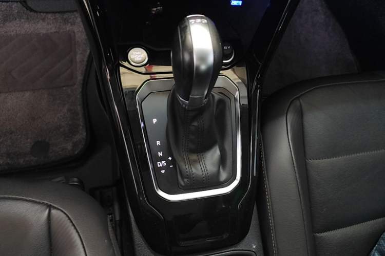 Used Volkswagen T-ROC 2021 Revised Version 280TSI DSG Two-Wheel Drive Elite Connect Edition Gear Lever