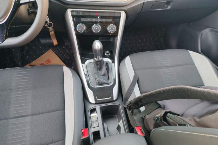 Used Volkswagen T-ROC 2021 280TSI DSG Two-Wheel Drive Elite Connect Edition Gear Lever