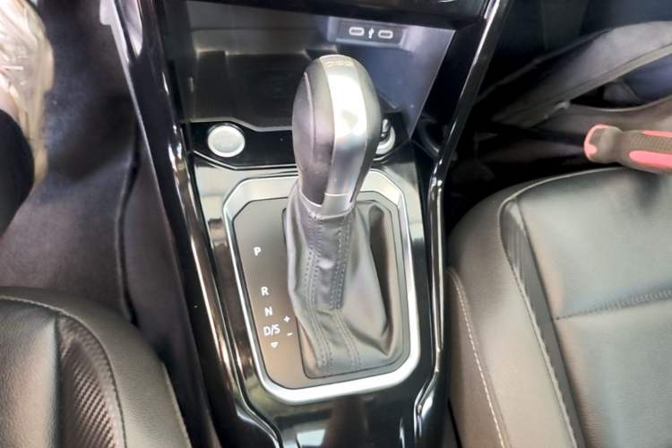 Used Volkswagen T-ROC 2021 280TSI DSG Two-Wheel Drive Comfort Connect Edition Gear Lever