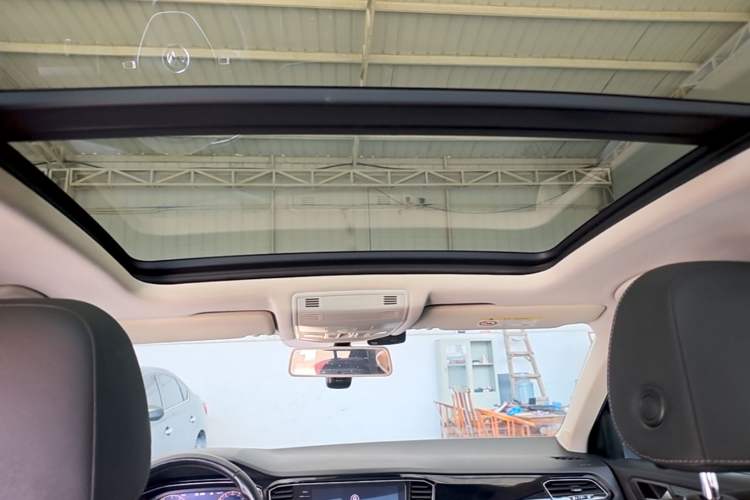Used Volkswagen T-ROC 2021 280TSI DSG Two-Wheel Drive Comfort Connect Edition Headliner