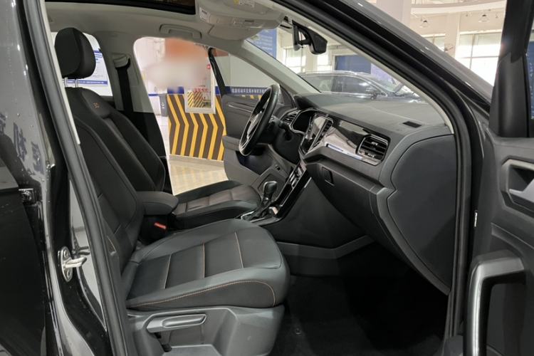 Used Volkswagen T-ROC 2021 280TSI DSG Two-Wheel Drive Comfort Connect 30th Anniversary Edition Interior 11