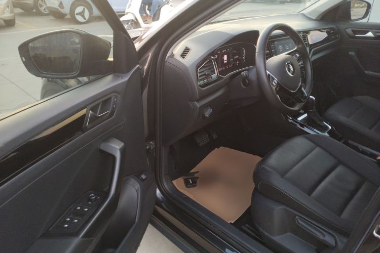 Used Volkswagen T-ROC 2021 280TSI DSG Two-Wheel Drive Comfort Connect Edition Interior 3