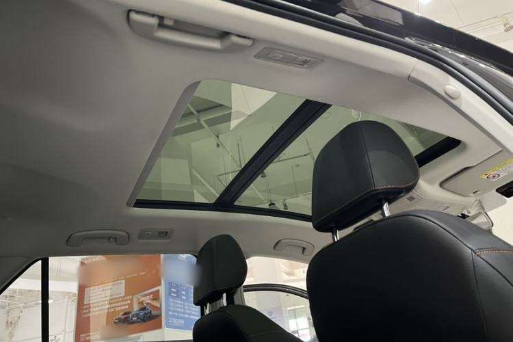 Used Volkswagen T-ROC 2021 280TSI DSG Two-Wheel Drive Comfort Connect 30th Anniversary Edition Interior 4