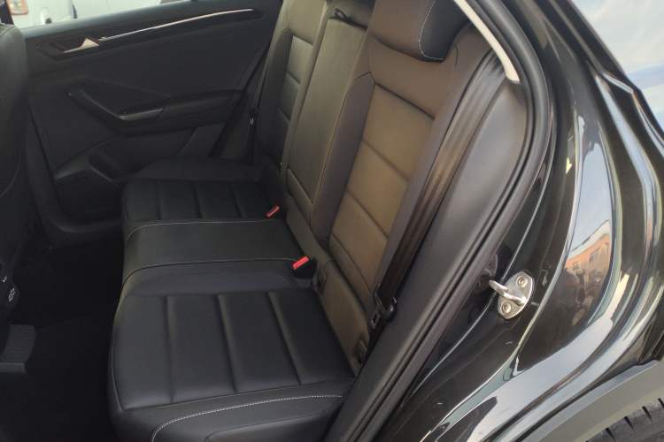 Used Volkswagen T-ROC 2021 280TSI DSG Two-Wheel Drive Comfort Connect Edition Interior 4