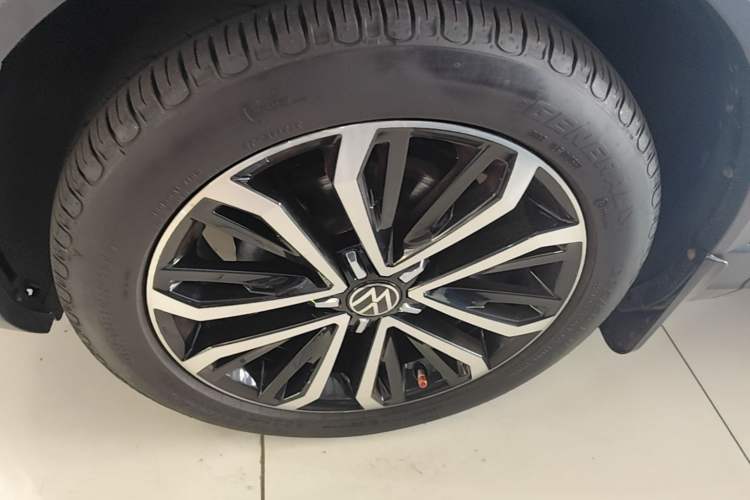 Used Volkswagen T-ROC 2021 Revised Version 280TSI DSG Two-Wheel Drive Elite Connect Edition Left Front Wheel Hub