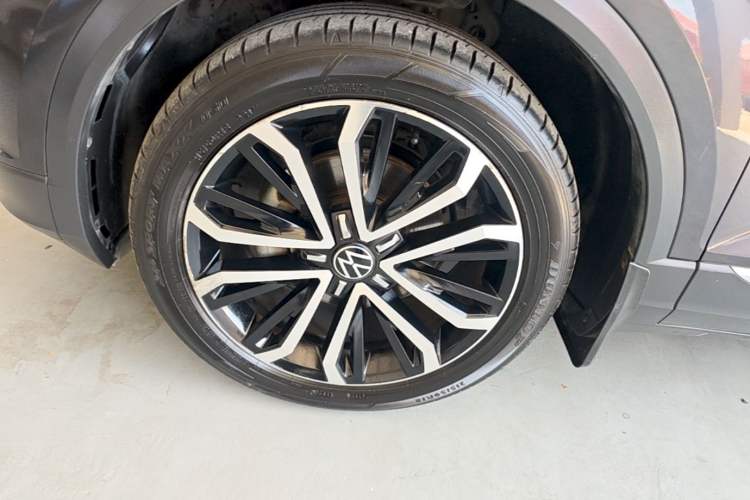 Used Volkswagen T-ROC 2021 280TSI DSG Two-Wheel Drive Comfort Connect Edition Left Front Wheel Hub