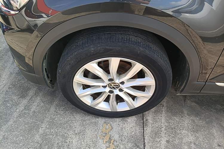 Used Volkswagen T-ROC 2021 Revised Version 280TSI DSG Two-Wheel Drive Elite Connect Edition Left Front Wheel Hub