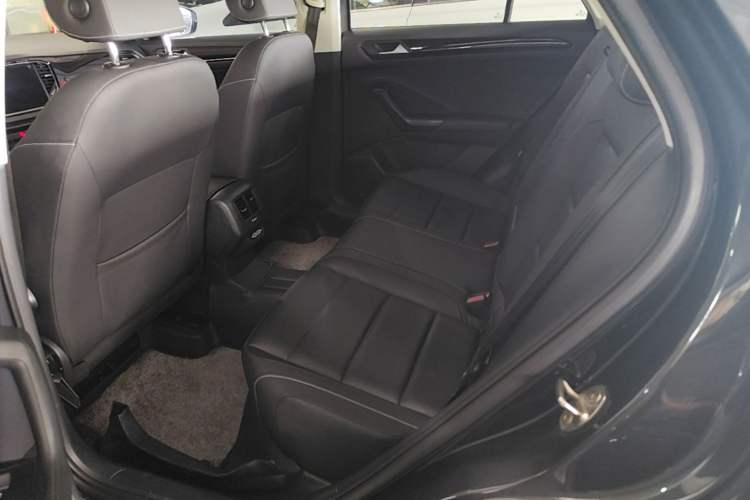 Used Volkswagen T-ROC 2021 Revised Version 280TSI DSG Two-Wheel Drive Elite Connect Edition Left Rear Seat