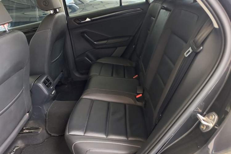 Used Volkswagen T-ROC 2021 280TSI DSG Two-Wheel Drive Comfort Connect Edition Left Rear Seat