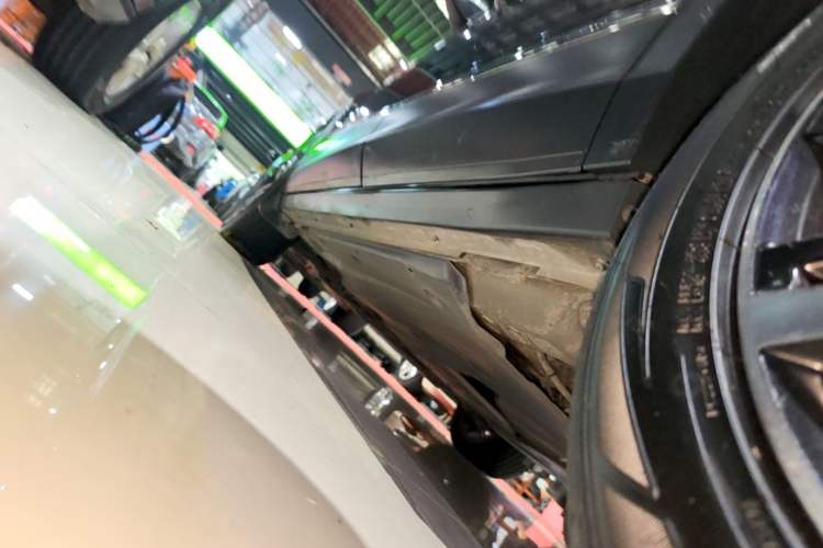 Used Volkswagen T-ROC 2021 280TSI DSG Two-Wheel Drive Comfort Connect Edition Left Side Sill