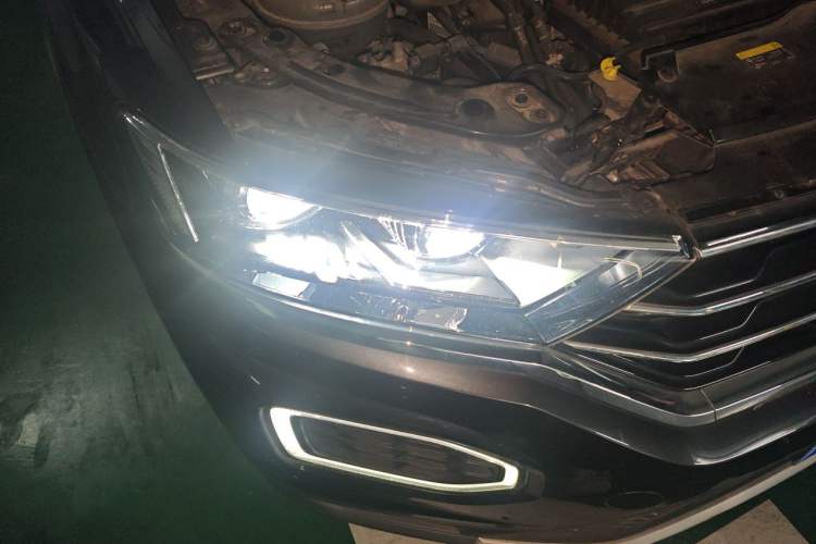 Used Volkswagen T-ROC 2021 280TSI DSG Two-Wheel Drive Elite Connect Edition Right Front Headlight