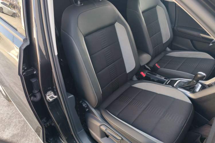 Used Volkswagen T-ROC 2021 280TSI DSG Two-Wheel Drive Elite Connect Edition Right Front Seat