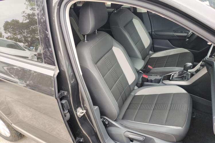 Used Volkswagen T-ROC 2021 Revised Version 280TSI DSG Two-Wheel Drive Elite Connect Edition Right Front Seat