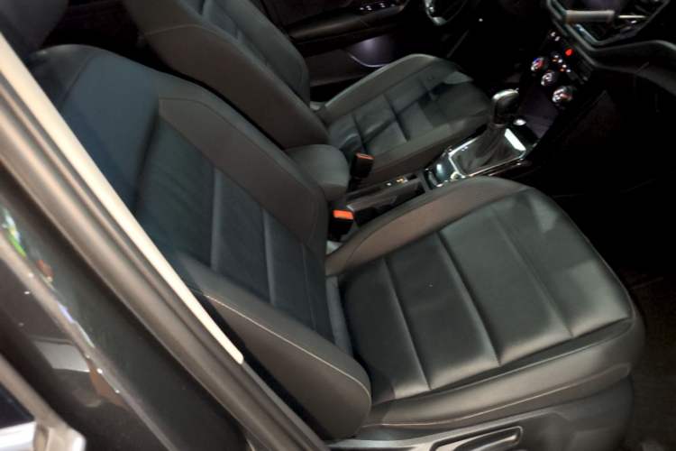 Used Volkswagen T-ROC 2021 280TSI DSG Two-Wheel Drive Comfort Connect Edition Right Front Seat