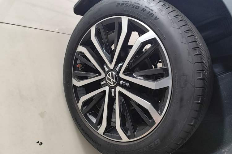 Used Volkswagen T-ROC 2021 Revised Version 280TSI DSG Two-Wheel Drive Elite Connect Edition Right Rear Wheel Hub