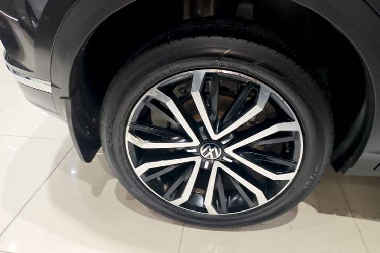 Used Volkswagen T-ROC 2021 280TSI DSG Two-Wheel Drive Comfort Connect Edition Right Rear Wheel Hub