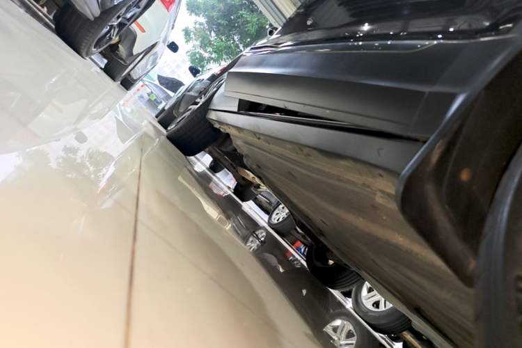 Used Volkswagen T-ROC 2021 280TSI DSG Two-Wheel Drive Comfort Connect Edition Right Side Sill