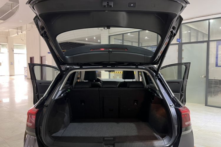 Used Volkswagen T-ROC 2021 280TSI DSG Two-Wheel Drive Comfort Connect 30th Anniversary Edition Trunk