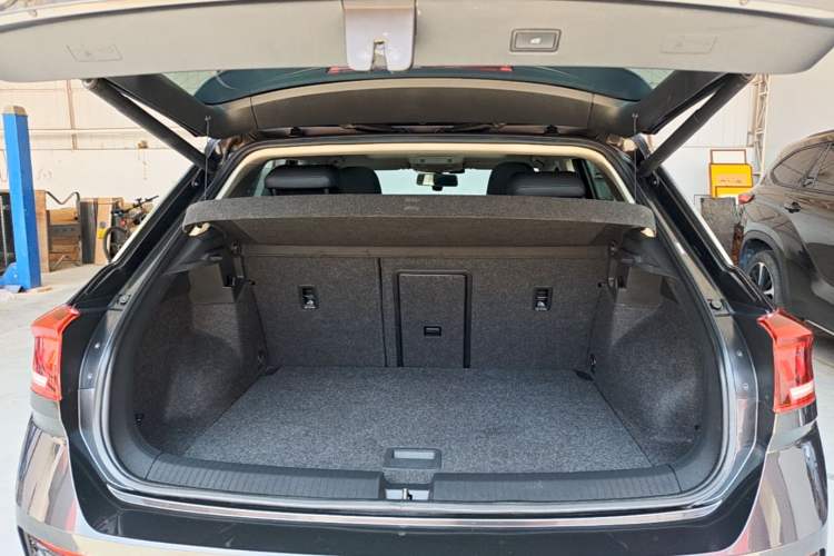 Used Volkswagen T-ROC 2021 280TSI DSG Two-Wheel Drive Comfort Connect Edition Trunk