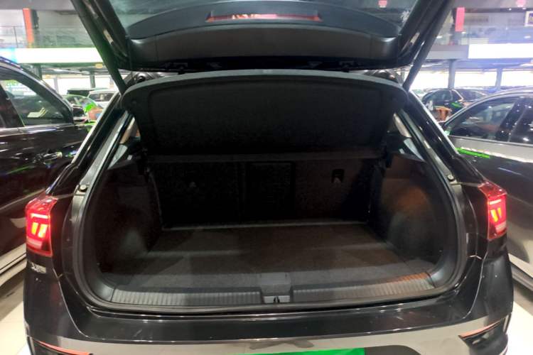 Used Volkswagen T-ROC 2021 280TSI DSG Two-Wheel Drive Comfort Connect Edition Trunk