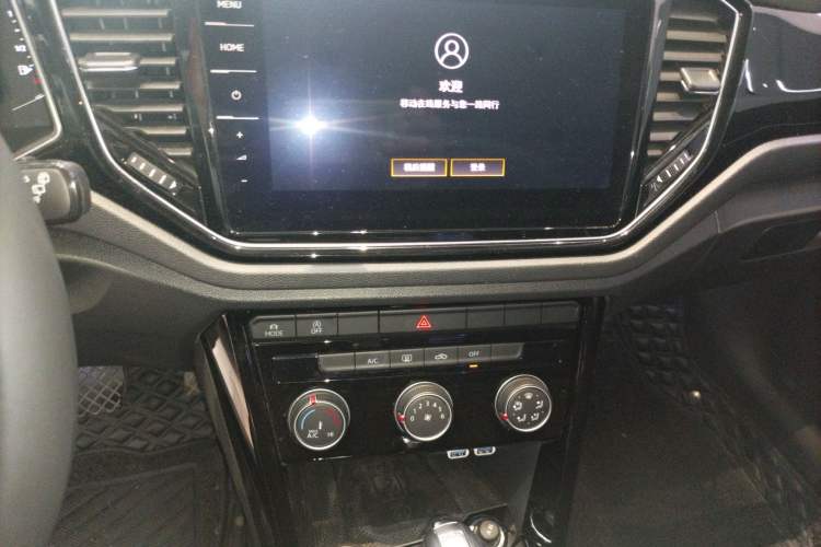 Used Volkswagen T-ROC 2021 280TSI DSG Two-Wheel Drive Comfort Connect Edition Audio And AC Panel