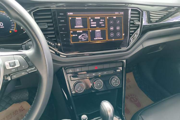 Used Volkswagen T-ROC 2021 280TSI DSG Two-Wheel Drive Comfort Connect Edition Audio And AC Panel