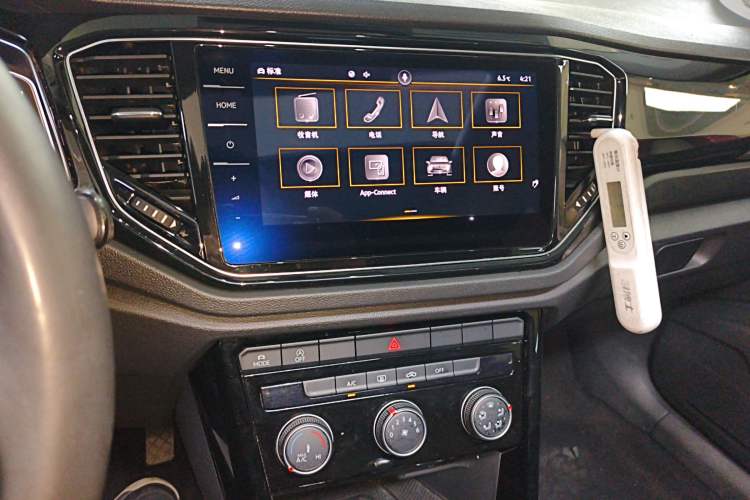 Used Volkswagen T-ROC 2021 280TSI DSG Two-Wheel Drive Comfort Connect Edition Audio And AC Panel