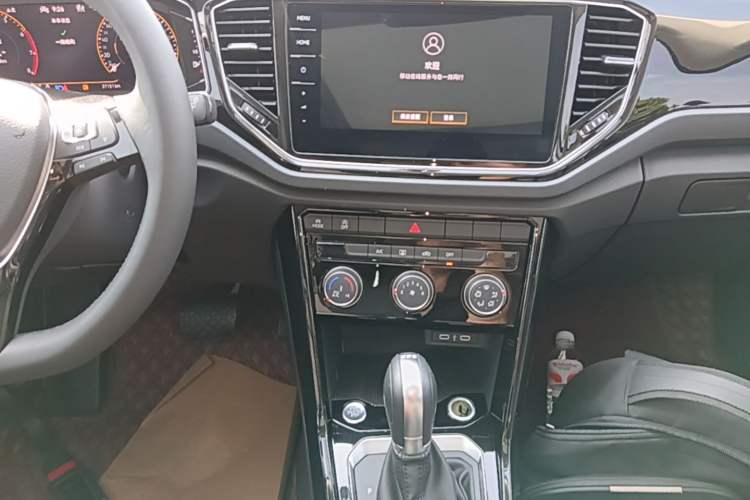 Used Volkswagen T-ROC 2021 Revised Version 280TSI DSG Two-Wheel Drive Comfort & Smart Connectivity Edition Audio And AC Panel
