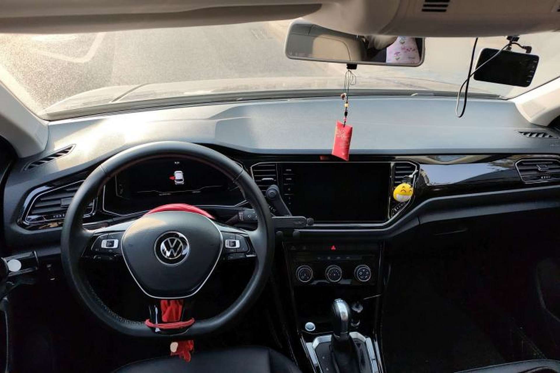 Used Volkswagen T-ROC 2021 280TSI DSG Two-Wheel Drive Comfort Connect Edition Center Console