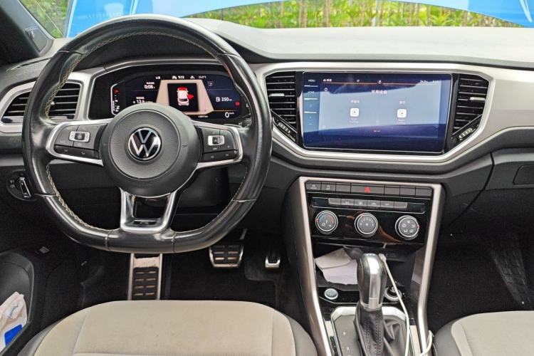 Used Volkswagen T-ROC 2021 280TSI DSG Two-Wheel Drive R-Line Pro Connected Version Center Console
