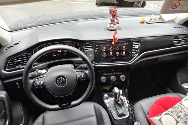 Used Volkswagen T-ROC 2021 280TSI DSG Two-Wheel Drive Comfort Connect Edition Center Console