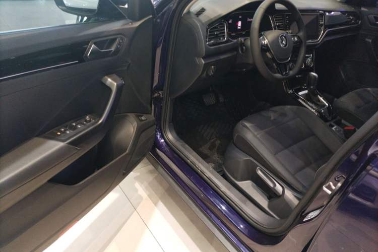 Used Volkswagen T-ROC 2021 280TSI DSG Two-Wheel Drive Comfort Connect Edition Driver Seat