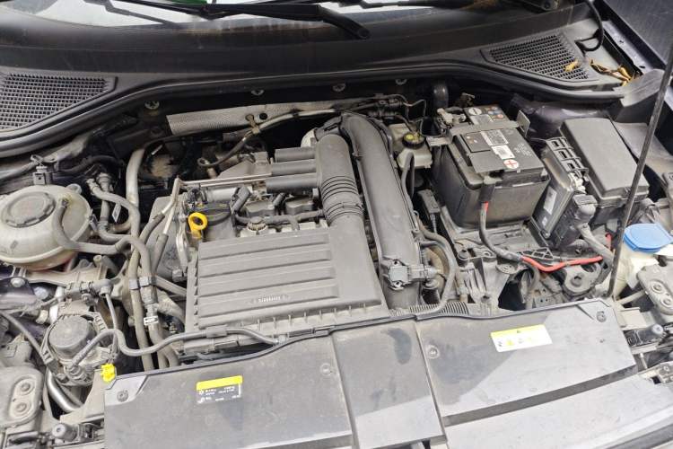 Used Volkswagen T-ROC 2021 280TSI DSG Two-Wheel Drive Comfort Connect Edition Engine Bay