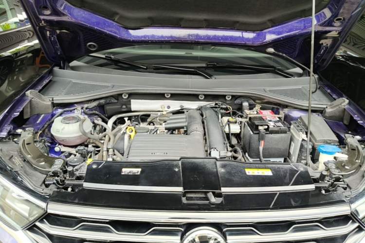 Used Volkswagen T-ROC 2021 280TSI DSG Two-Wheel Drive Comfort Connect Edition Engine Bay