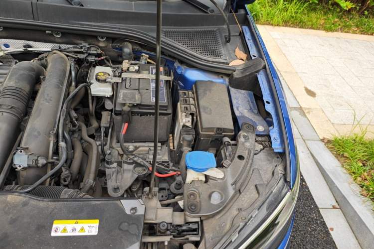 Used Volkswagen T-ROC 2021 280TSI DSG Two-Wheel Drive R-Line Pro Connected Version Engine Bay Left