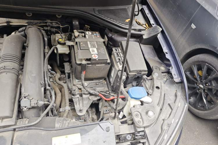 Used Volkswagen T-ROC 2021 280TSI DSG Two-Wheel Drive Comfort Connect Edition Engine Bay Left