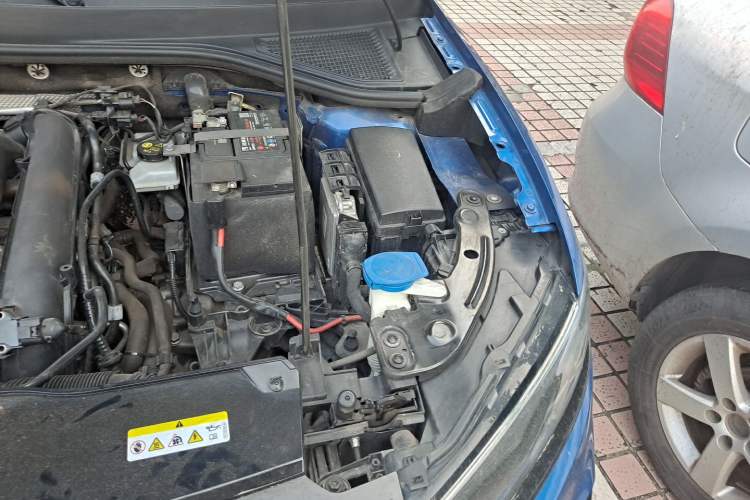 Used Volkswagen T-ROC 2021 280TSI DSG Two-Wheel Drive R-Line Pro Connected Version Engine Bay Left