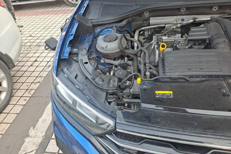 Used Volkswagen T-ROC 2021 280TSI DSG Two-Wheel Drive R-Line Pro Connected Version Engine Bay Right