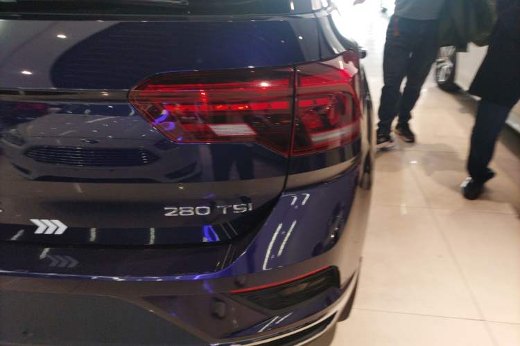 Used Volkswagen T-ROC 2021 280TSI DSG Two-Wheel Drive Comfort Connect Edition Exterior 3